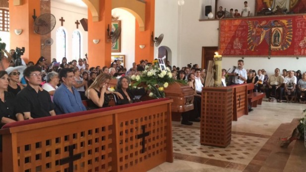 fotos-realizan-sepelio-y-funeral-del-inolvidable-profesor-jirafales fotos-realizan-sepelio-y-funeral-del-inolvidable-profesor-jirafales