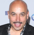 lupillo-no-sabe-ligar-hasta-con-su-esposa-le-ayudaron