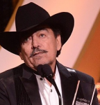 univision-presenta-video-sobre-serie-del-rey-del-jaripeo-joan-sebastian